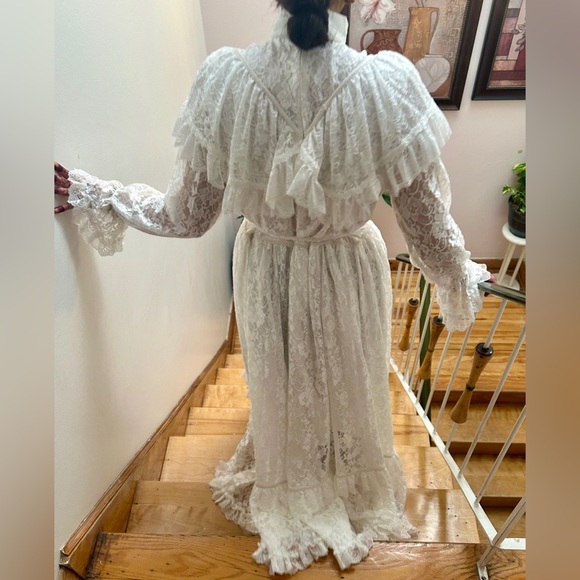 White Victorian Vintage Wedding Dress Edwardian Bridal Dress Premium Lace (1900) - Picture 2 of 10